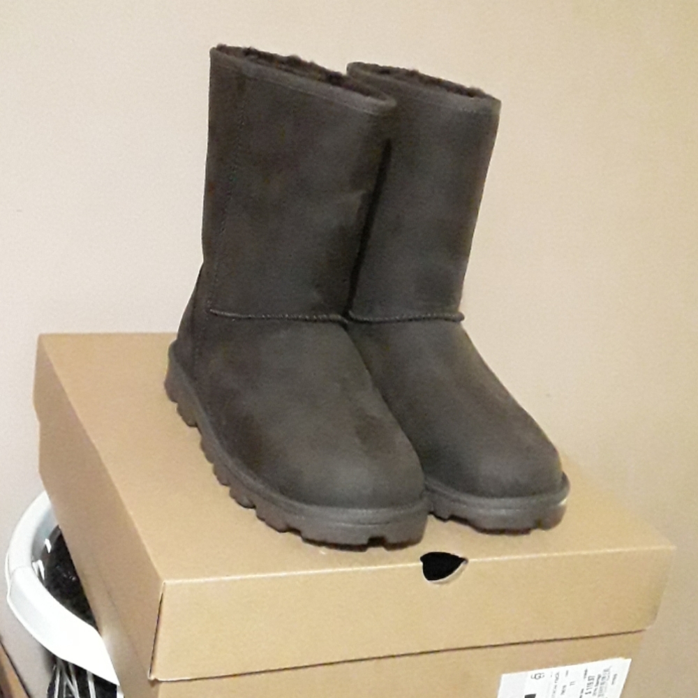Women uggs size 11 cho